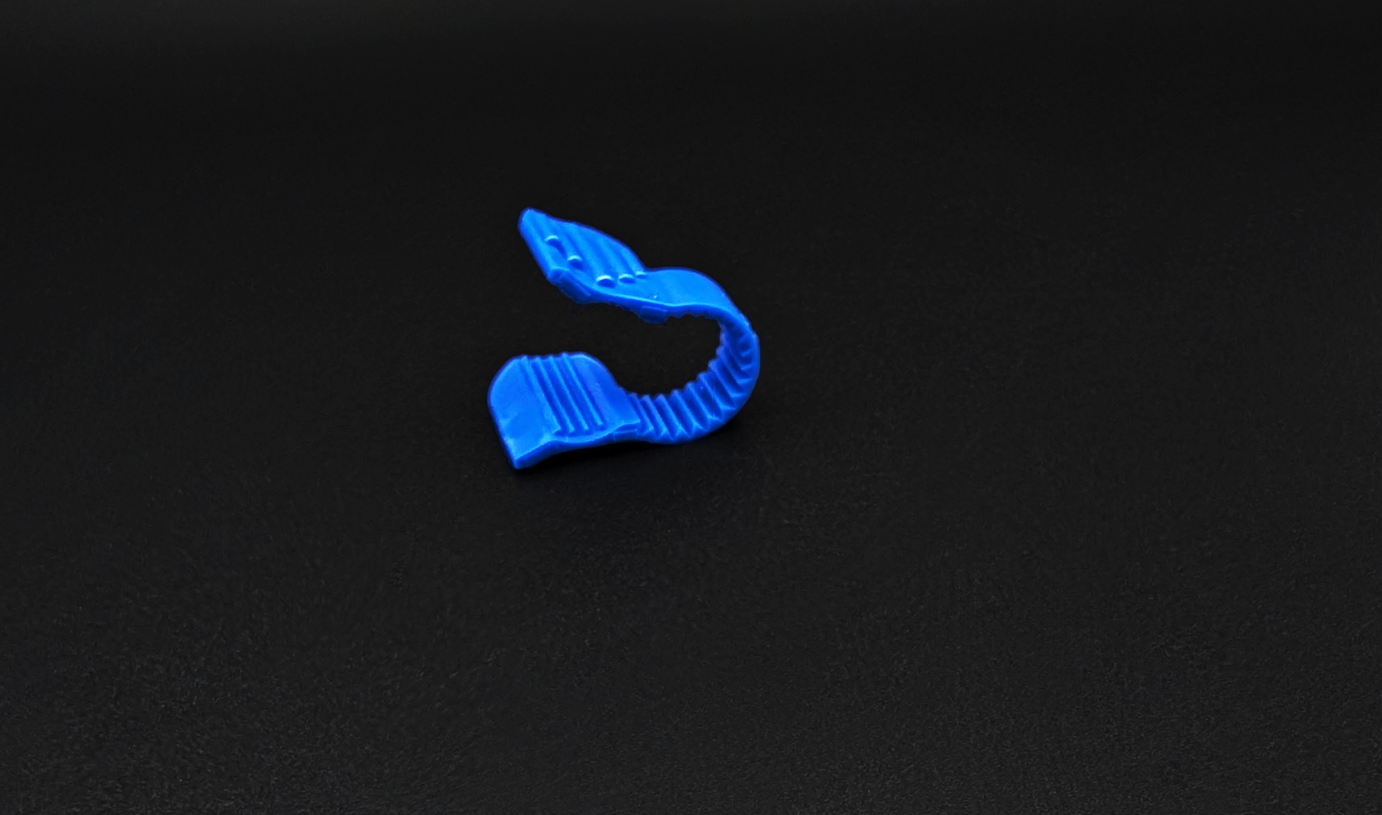 Unzipper - praktisches Tool zum mühelosen Aufschrauben festsitzender Luer-Lock-Verschlüsse - Beutel mit 10 Unzippern Unzipper - praktisches Tool zum mühelosen Aufschrauben festsitzender Luer-Lock-Verschlüsse - Beutel mit 10 Unzippern